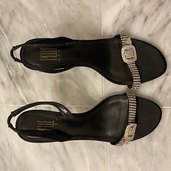 Gorgeous Buckle Singbacks - Picture 4 of 9